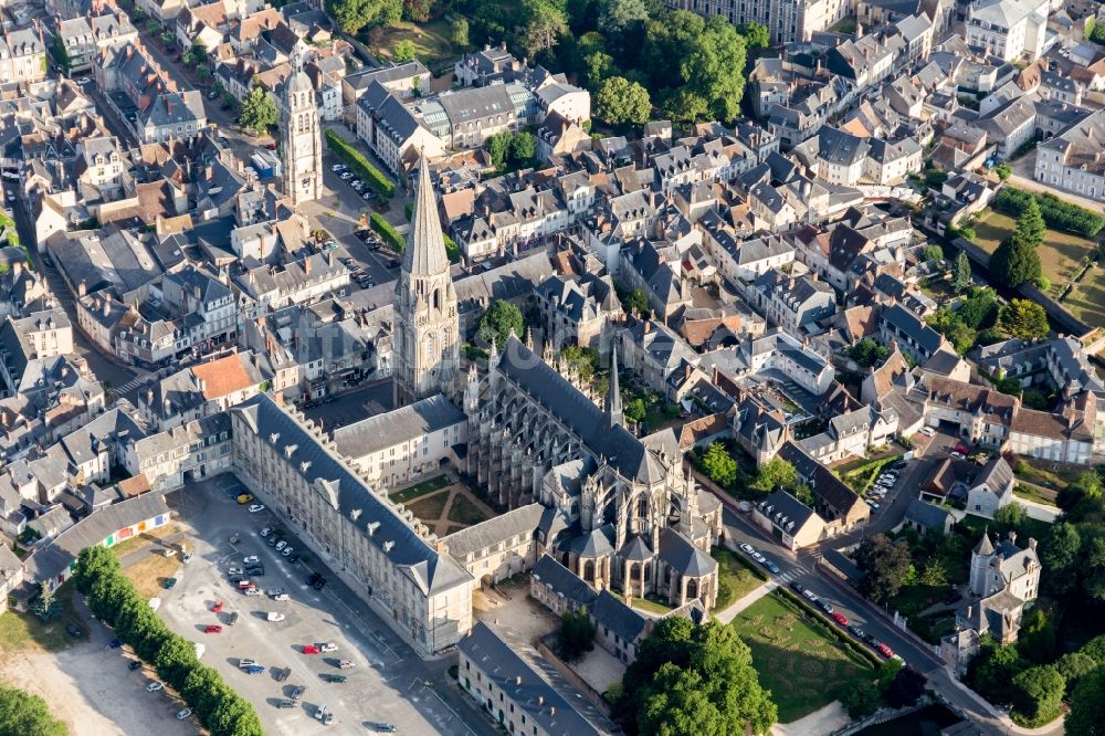 Luftbild Vendome - Gebäudekomplex des Klosters in Vendome in Centre-Val de Loire, Frankreich