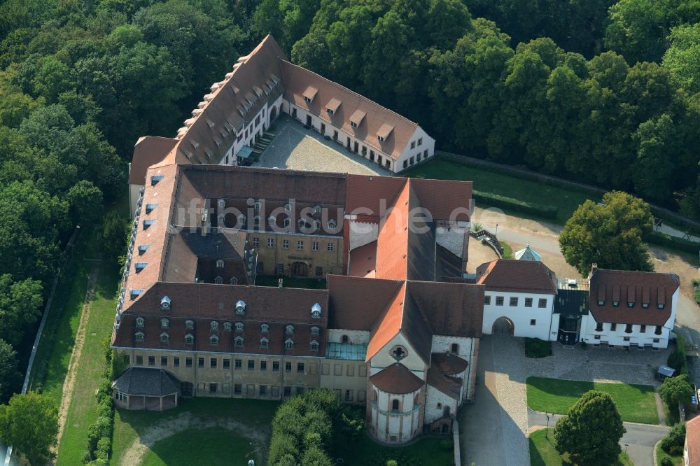 Wechselburg aus der Vogelperspektive: Gebäudekomplex des Klosters in Wechselburg im Bundesland Sachsen