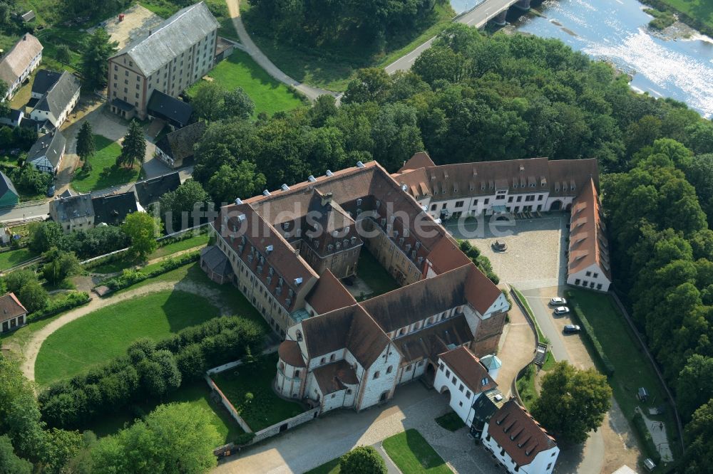 Luftaufnahme Wechselburg - Gebäudekomplex des Klosters in Wechselburg im Bundesland Sachsen