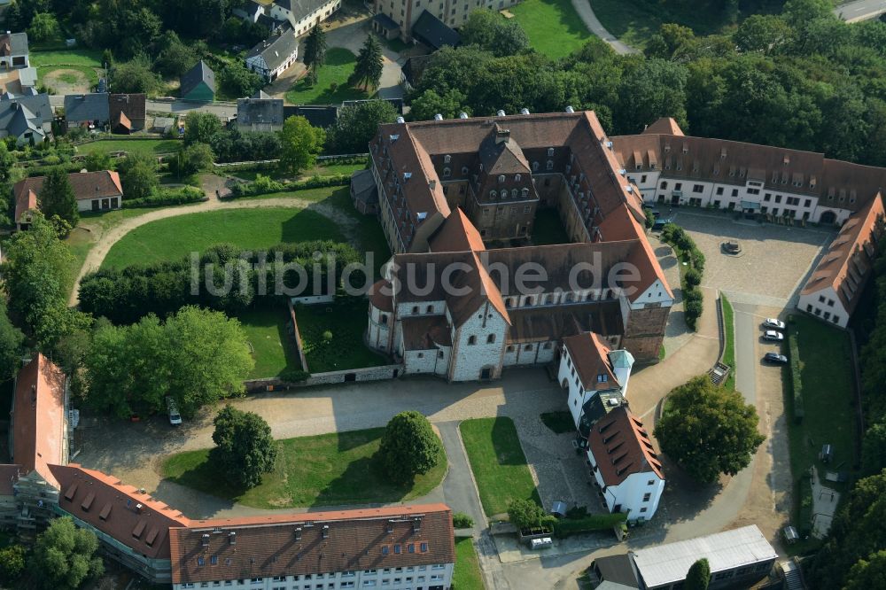 Wechselburg von oben - Gebäudekomplex des Klosters in Wechselburg im Bundesland Sachsen