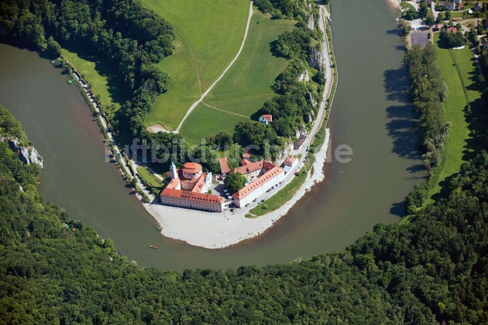 Weltenburg aus der Vogelperspektive: Gebäudekomplex des Klosters in Weltenburg im Bundesland Bayern, Deutschland