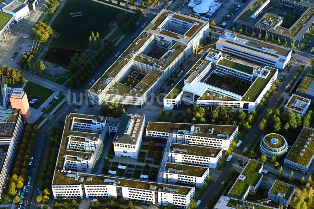München aus der Vogelperspektive: Gebäudekomplex des Konrad Büro Business Center in München im Bundesland Bayern, Deutschland