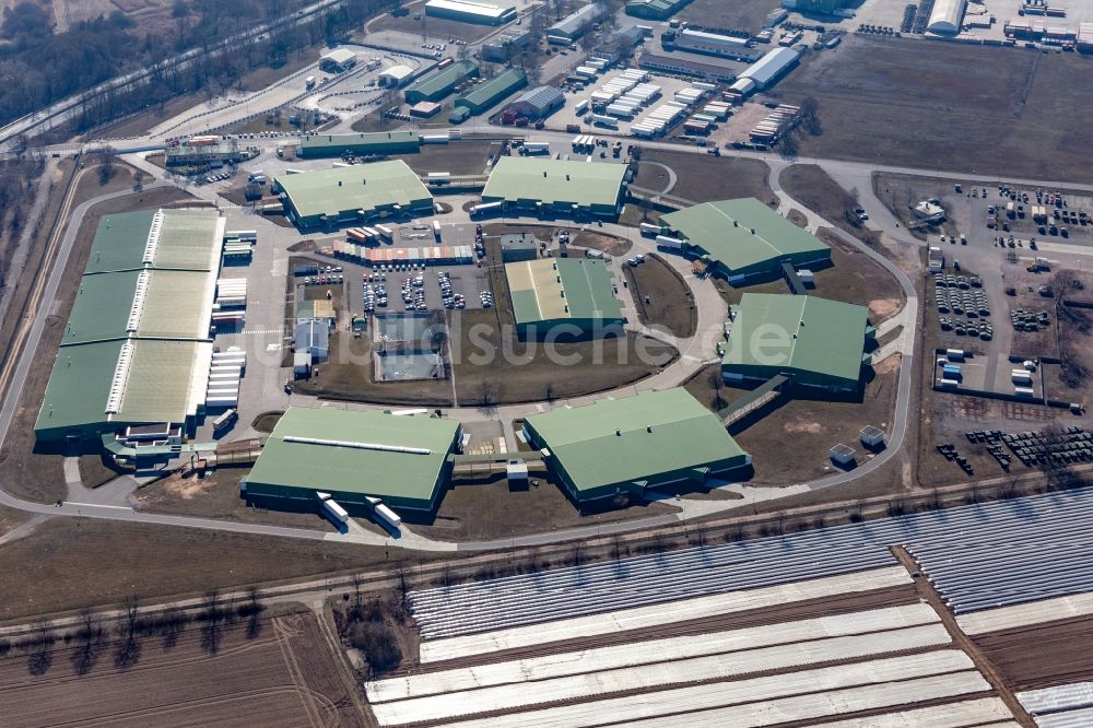 Germersheim aus der Vogelperspektive: Gebäudekomplex und Logistikzentrum des US-Army-Depot in Germersheim im Bundesland Rheinland-Pfalz, Deutschland