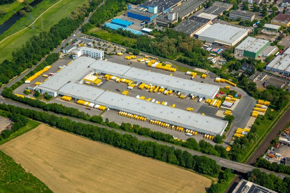 Hagen von oben - Gebäudekomplex und Logistikzentrum auf dem Gelände DHL International GmbH in Hagen im Bundesland Nordrhein-Westfalen, Deutschland