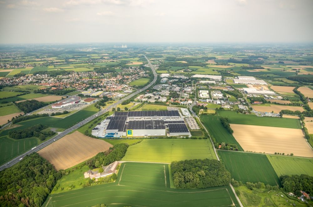 Hamm aus der Vogelperspektive: Gebäudekomplex und Logistikzentrum auf dem Gelände Edeka Zentrallager in Hamm im Bundesland Nordrhein-Westfalen