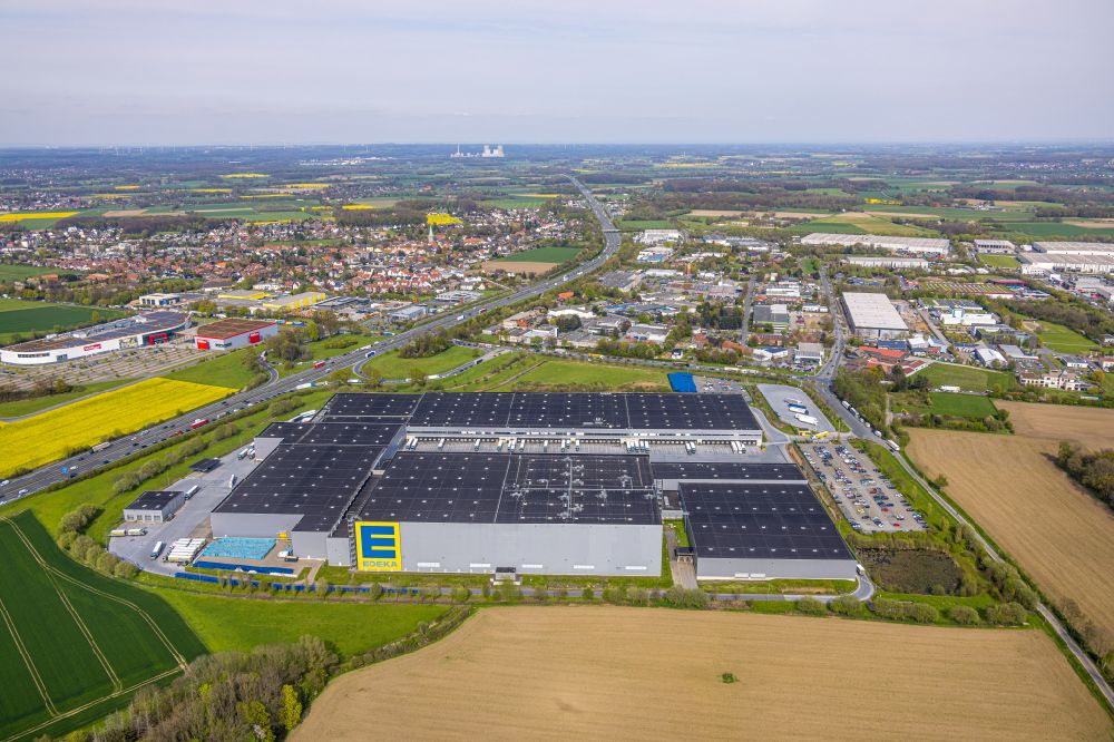 Luftaufnahme Rhnern - Gebäudekomplex und Logistikzentrum auf dem Gelände Edeka Zentrallager in Rhnern im Bundesland Nordrhein-Westfalen