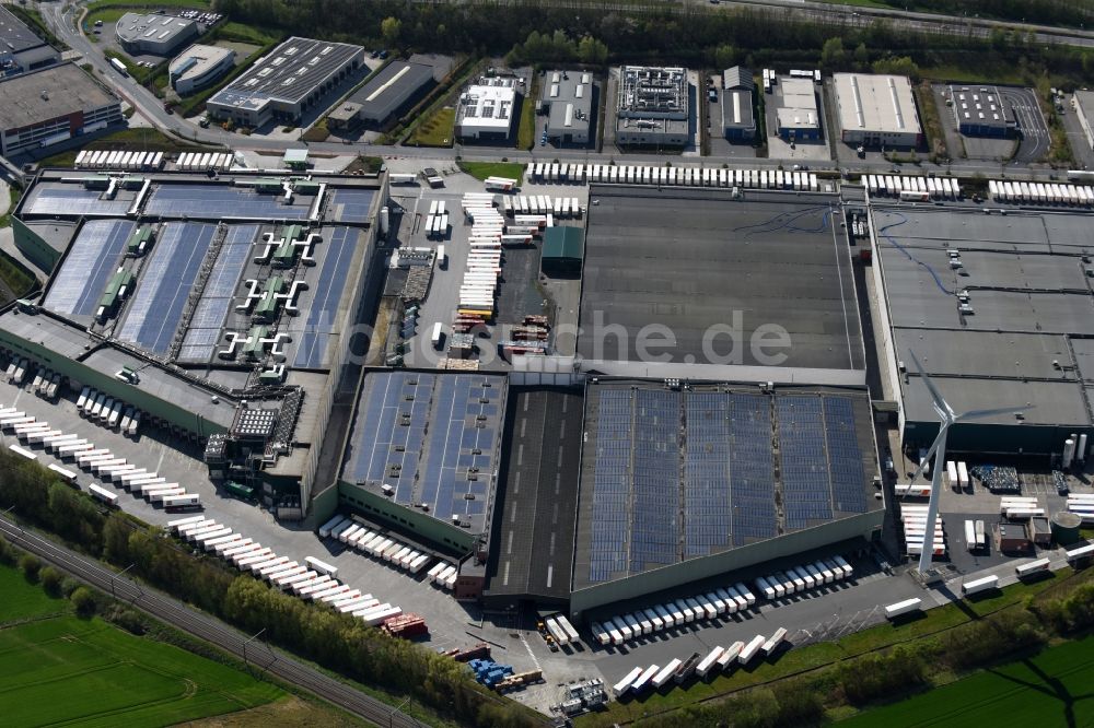 Luftaufnahme Halle - Gebäudekomplex und Logistikzentrum auf dem Gelände des Einzelhandelskonzerns Colruyt Group in Halle in Vlaanderen, Belgien