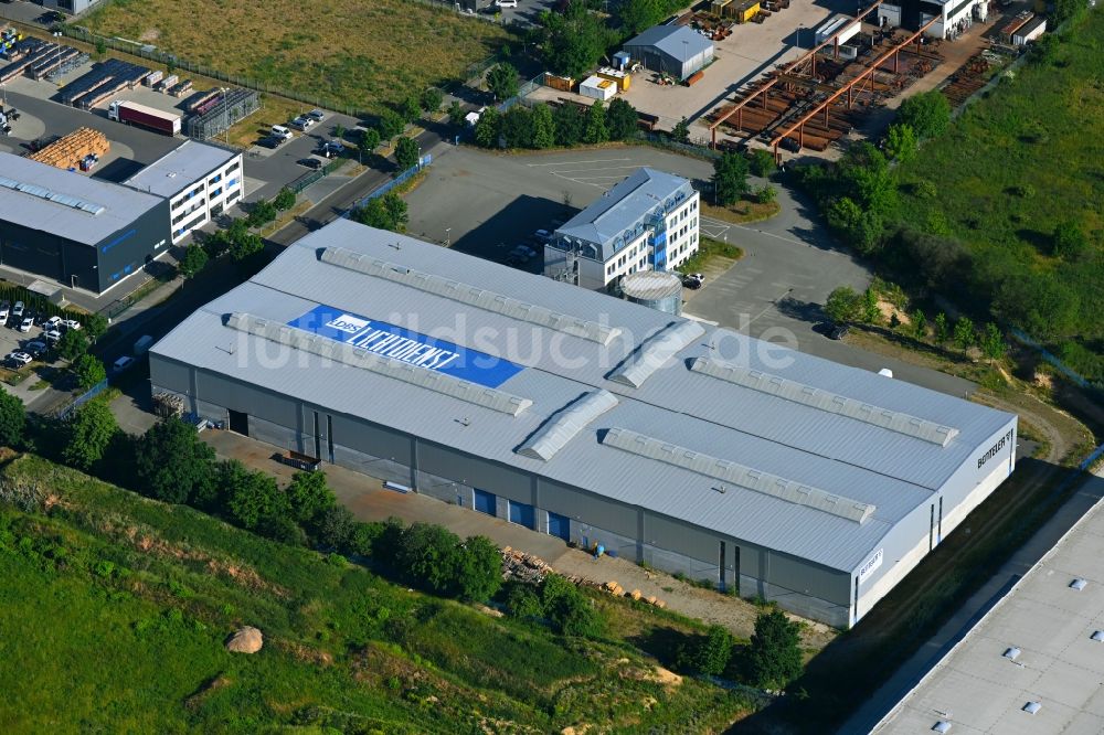 Falkensee von oben - Gebäudekomplex und Logistikzentrum auf dem Gelände der Ldbs Lichtdienst GmbH in Falkensee im Bundesland Brandenburg, Deutschland