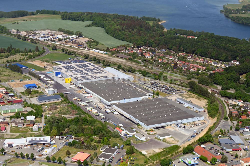 Malchow aus der Vogelperspektive: Gebäudekomplex und Logistikzentrum auf dem Gelände in Malchow im Bundesland Mecklenburg-Vorpommern, Deutschland