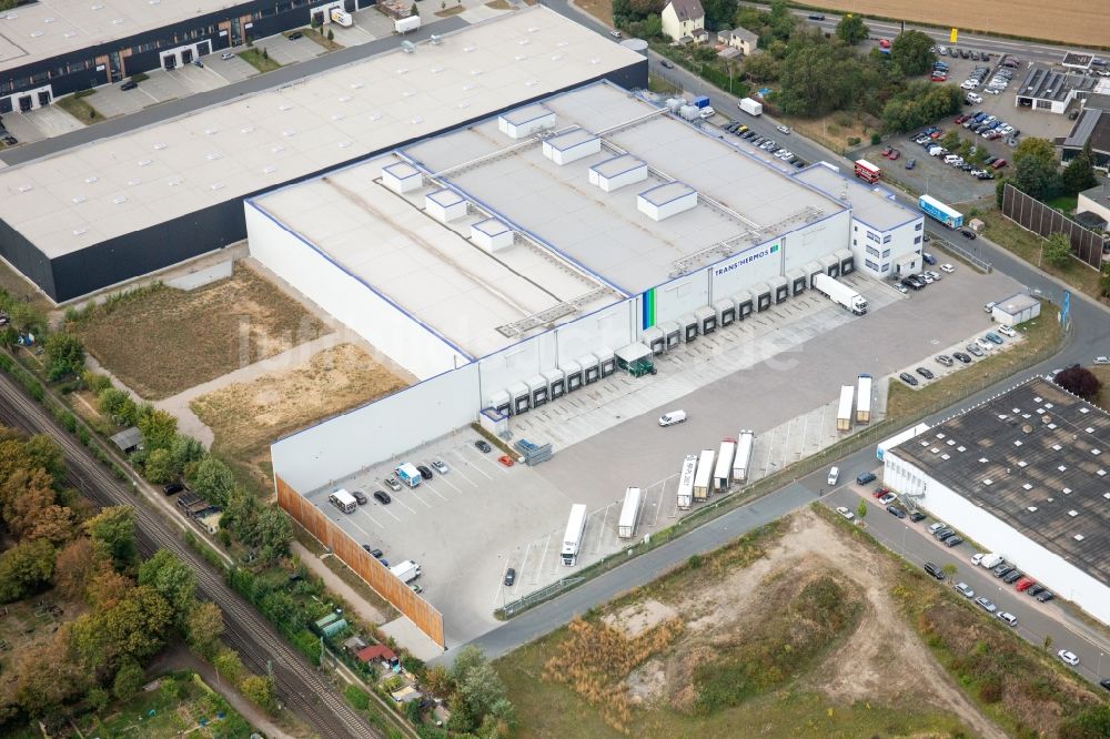 Luftbild Flörsheim am Main - Gebäudekomplex und Logistikzentrum auf dem Gelände Nagel Transthermos GmbH & Co. KG in Flörsheim am Main im Bundesland Hessen, Deutschland