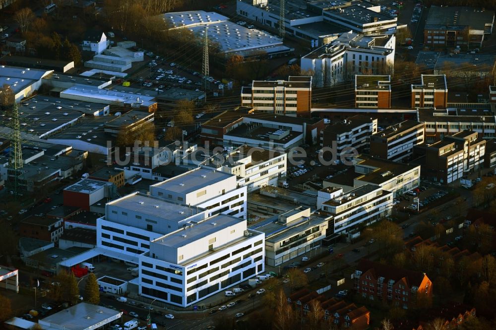 Luftaufnahme Hamburg - Gebäudekomplex und Logistikzentrum auf dem Gelände Olympus Surgical Technologies Europe im Ortsteil Tonndorf in Hamburg, Deutschland