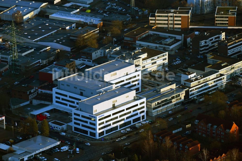 Hamburg von oben - Gebäudekomplex und Logistikzentrum auf dem Gelände Olympus Surgical Technologies Europe im Ortsteil Tonndorf in Hamburg, Deutschland
