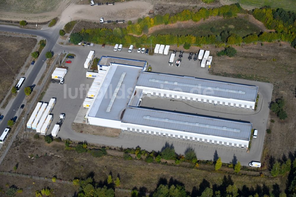 Luftaufnahme Bernau - Gebäudekomplex und Logistikzentrum GLS im Ortsteil Schönow in Bernau im Bundesland Brandenburg, Deutschland