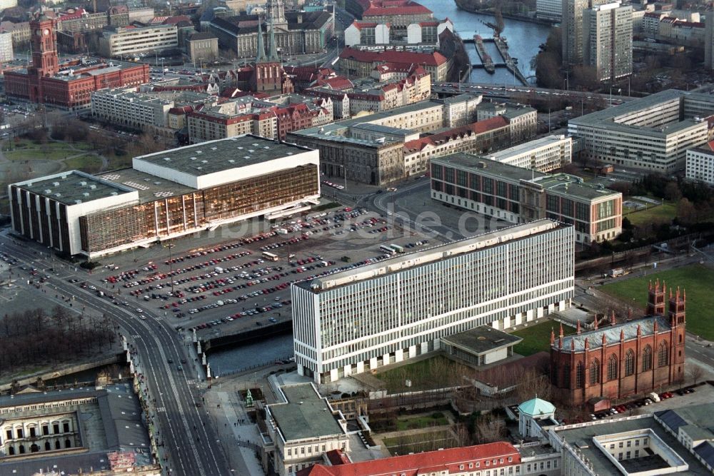 Luftaufnahme Berlin - Gebäudekomplex des Ministerium für Auswärtige Angelegenheiten der ehemaligen DDR in Berlin, Deutschland