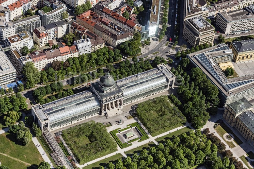 Luftbild München - Gebäudekomplex des Ministerium der Bayerischen Staatskanzlei in München im Bundesland Bayern, Deutschland