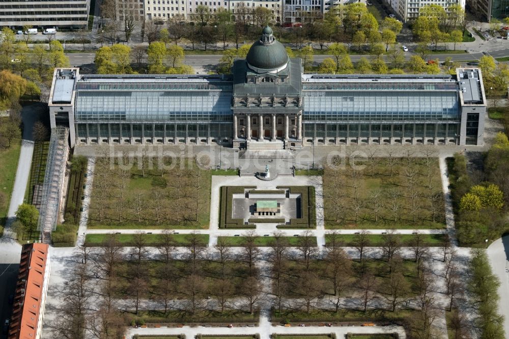 Luftaufnahme München - Gebäudekomplex des Ministerium der Bayerischen Staatskanzlei in München im Bundesland Bayern, Deutschland