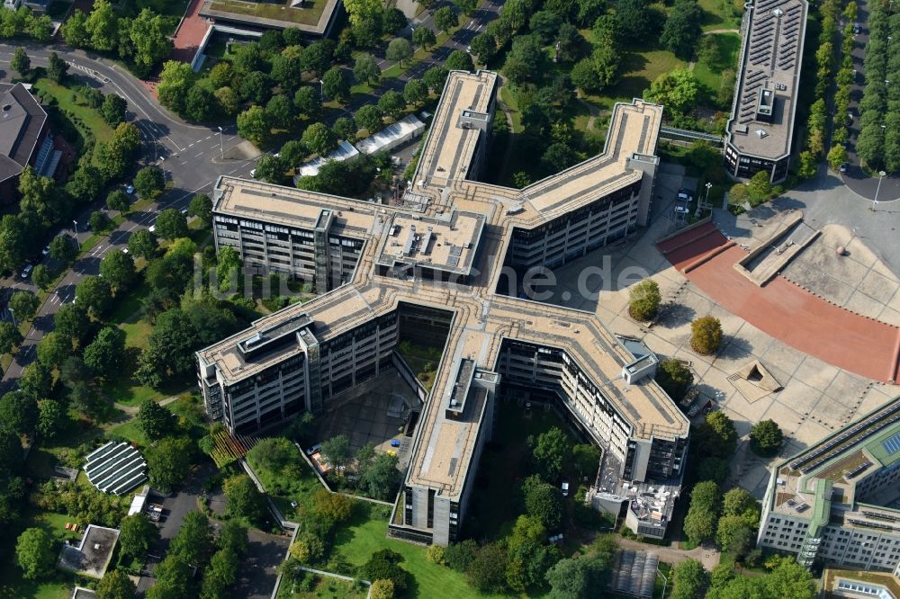 Bonn aus der Vogelperspektive: Gebäudekomplex des Ministerium - Bundesministerium für Verkehr und digitale Infrastruktur (BMVI) in Bonn im Bundesland Nordrhein-Westfalen, Deutschland