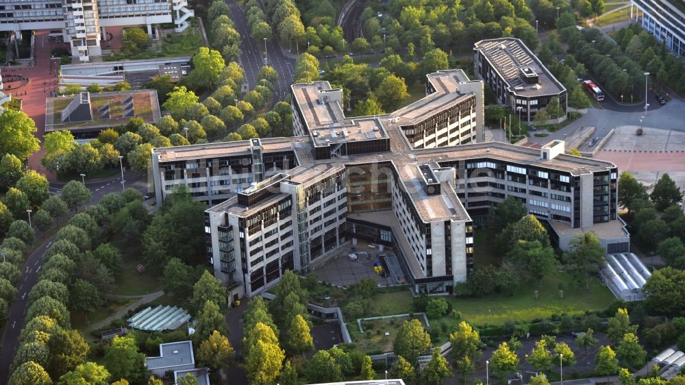 Luftaufnahme Bonn - Gebäudekomplex des Ministerium - Bundesministerium für Verkehr und digitale Infrastruktur (BMVI) in Bonn im Bundesland Nordrhein-Westfalen, Deutschland