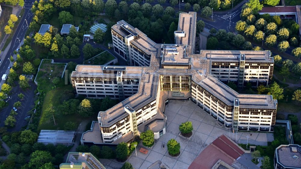 Luftbild Bonn - Gebäudekomplex des Ministerium - Bundesministerium für Verkehr und digitale Infrastruktur (BMVI) in Bonn im Bundesland Nordrhein-Westfalen, Deutschland