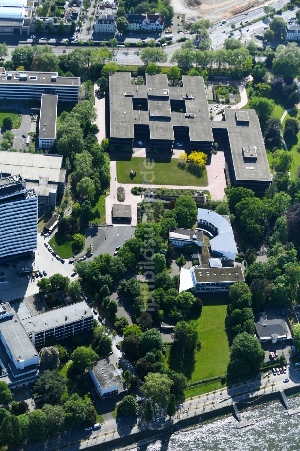 Luftaufnahme Bonn - Gebäudekomplex des Ministerium Bundesministerium für wirtschaftliche Zusammenarbeit und Entwicklung BMZ im Ortsteil Gronau in Bonn im Bundesland Nordrhein-Westfalen, Deutschland