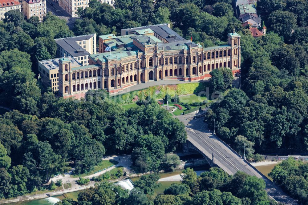 Luftaufnahme München - Gebäudekomplex des Ministerium Maximilianeum - Bayerischer Landtag in München im Bundesland Bayern, Deutschland