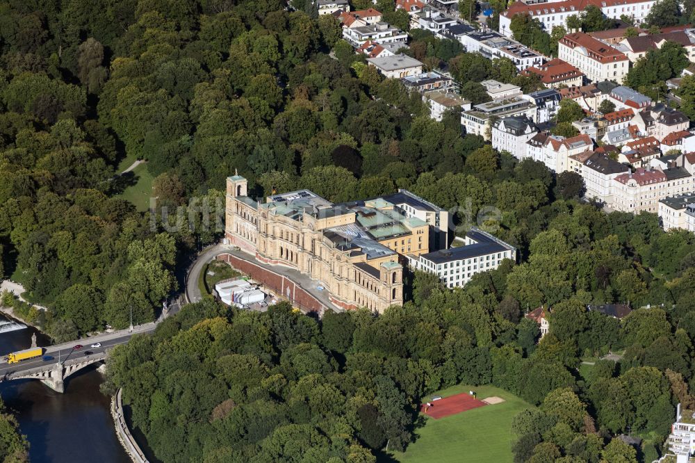 Luftaufnahme München - Gebäudekomplex des Ministerium Maximilianeum - Bayerischer Landtag in München im Bundesland Bayern, Deutschland