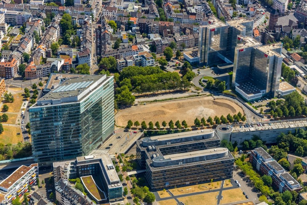 Luftaufnahme Düsseldorf - Gebäudekomplex des Ministerium für Verkehr des Landes Nordrhein-Westfalen am Stadttor in Düsseldorf im Bundesland Nordrhein-Westfalen, Deutschland