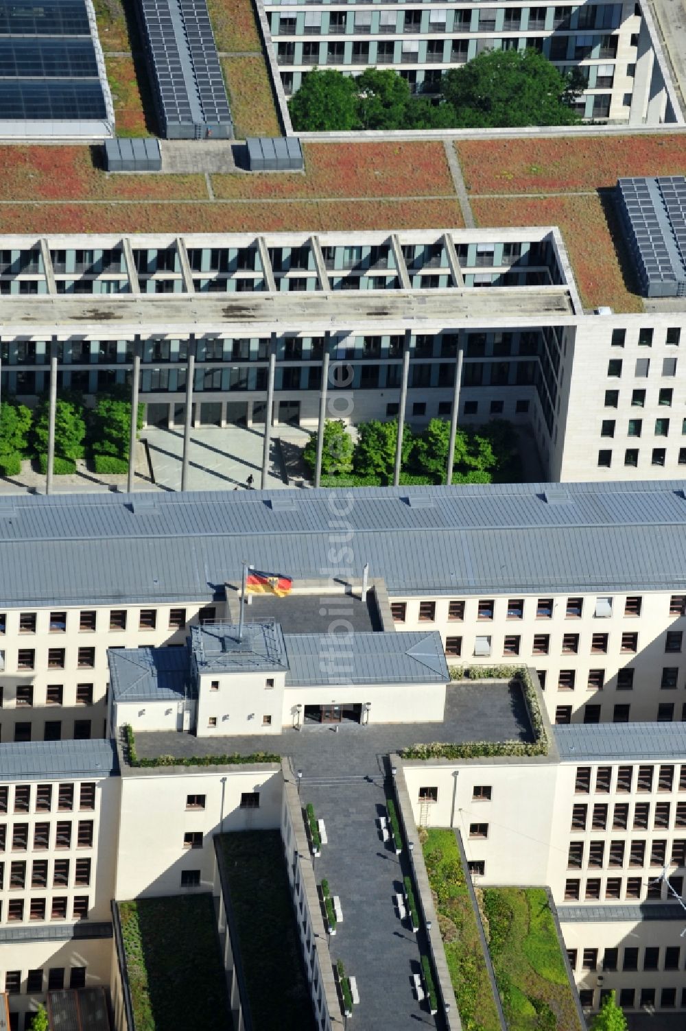 Berlin von oben - Gebäudekomplex des Ministeriums Auswärtiges Amt auch Außenministerium im Ortsteil Mitte in Berlin