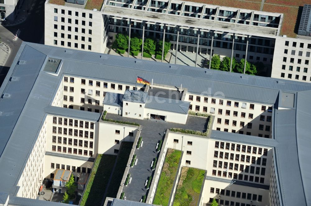 Luftaufnahme Berlin - Gebäudekomplex des Ministeriums Auswärtiges Amt auch Außenministerium im Ortsteil Mitte in Berlin