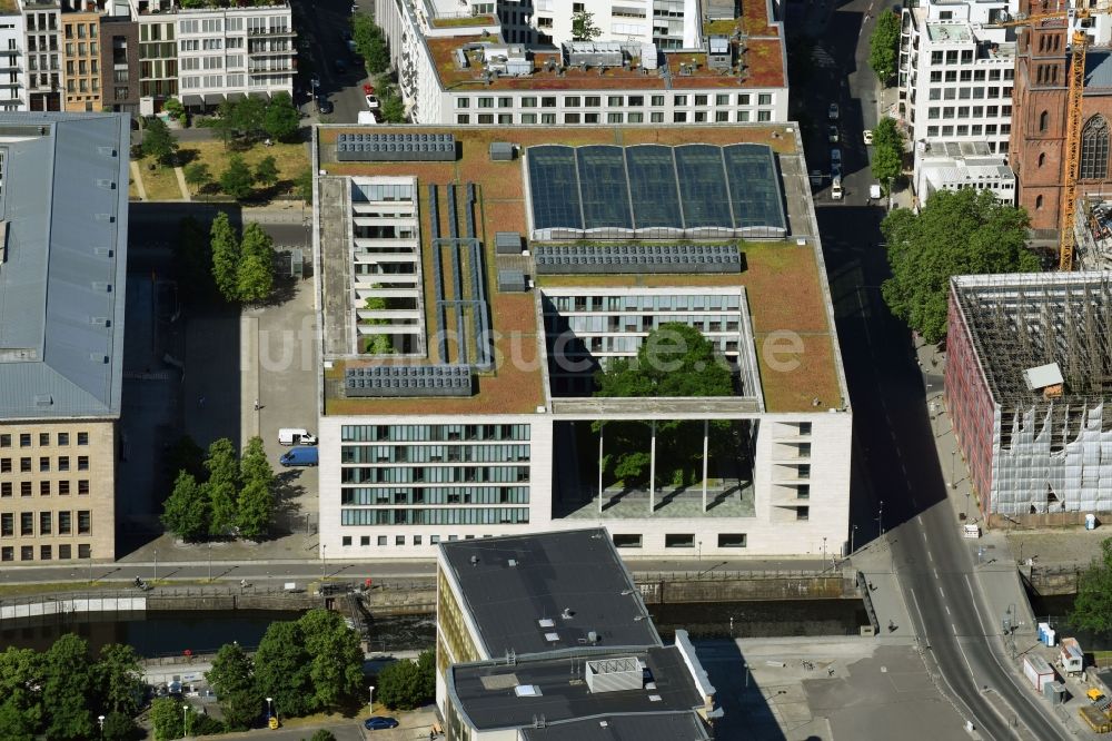 Luftbild Berlin - Gebäudekomplex des Ministeriums Auswärtiges Amt auch Außenministerium im Ortsteil Mitte in Berlin
