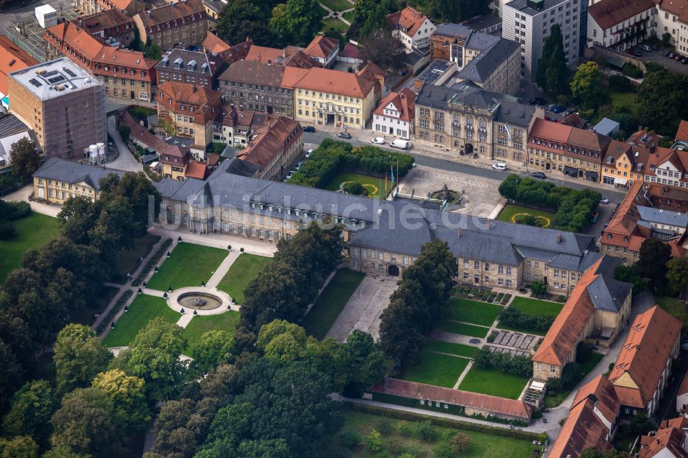 Luftaufnahme Bayreuth - Gebäudekomplex und Parkanlage des Neuen Schloss an der Ludwigstraße in Bayreuth im Bundesland Bayern, Deutschland