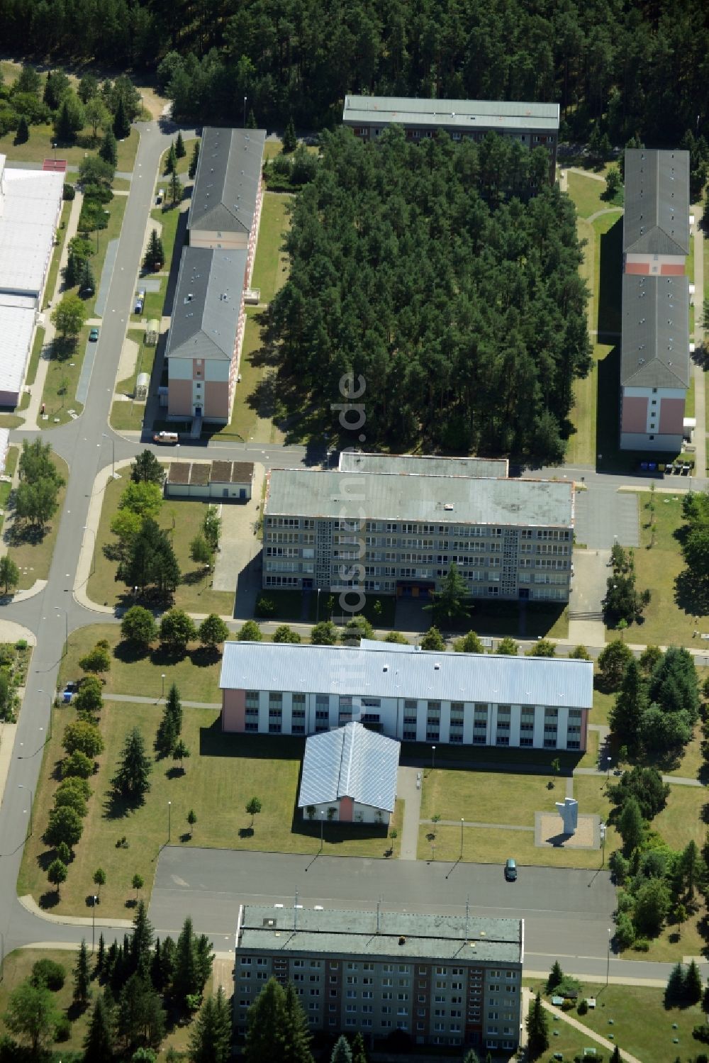 Luftaufnahme Neustrelitz - Gebäudekomplex der Polizei in Neustrelitz im Bundesland Mecklenburg-Vorpommern