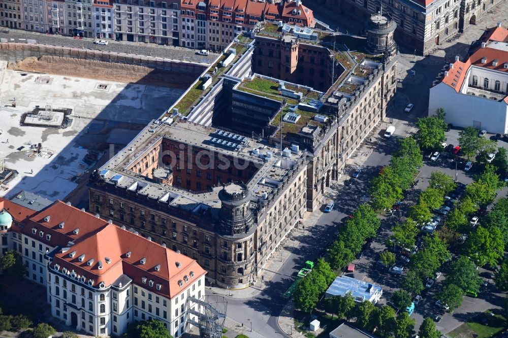 Dresden von oben - Gebäudekomplex Polizeirevier Dresden-Mitte in Dresden im Bundesland Sachsen, Deutschland
