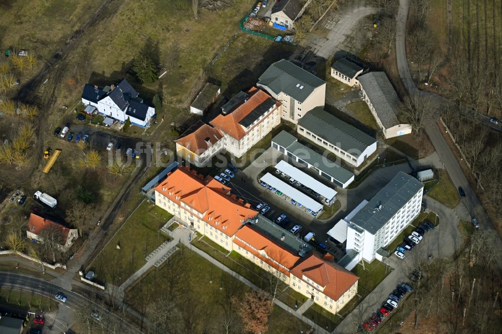 Luftbild Oranienburg - Gebäudekomplex des Polizeirevier Oranienburg und der Landwirtschaftsschule Oranienburg-Luisenhof in Oranienburg im Bundesland Brandenburg, Deutschland