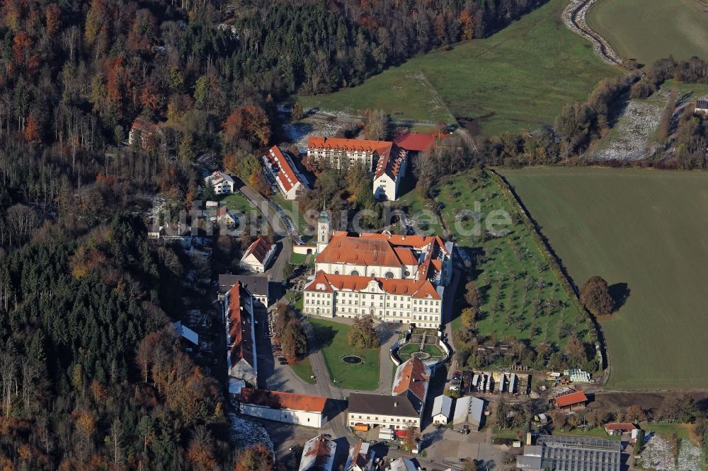 Luftaufnahme Kloster Schäftlarn - Gebäudekomplex und Prälatengarten des Klosters in Schäftlarn im Bundesland Bayern