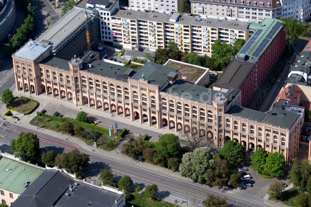 München aus der Vogelperspektive: Gebäudekomplex der Regierung von Oberbayern an der Maximilianstraße in München im Bundesland Bayern