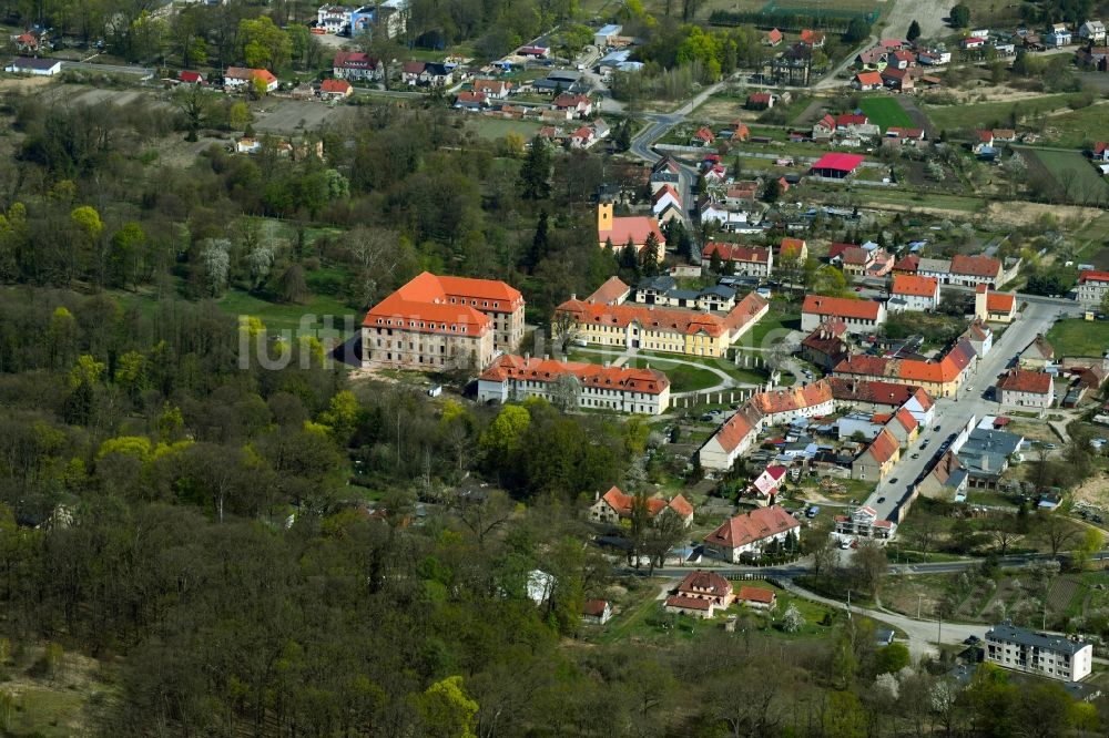 Luftaufnahme Brody - Pförten - Gebäudekomplex von Schloss Brody - Pförten mit Schlosspark in Brody - Pförten, Polen