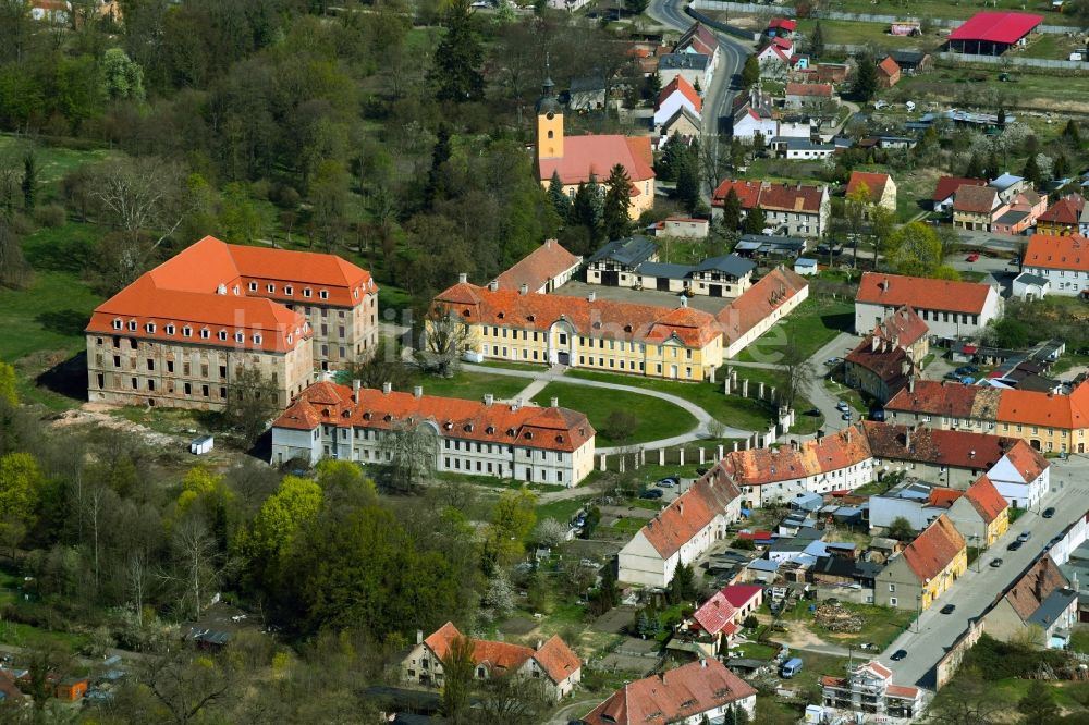 Luftbild Brody - Pförten - Gebäudekomplex von Schloss Brody - Pförten mit Schlosspark in Brody - Pförten, Polen