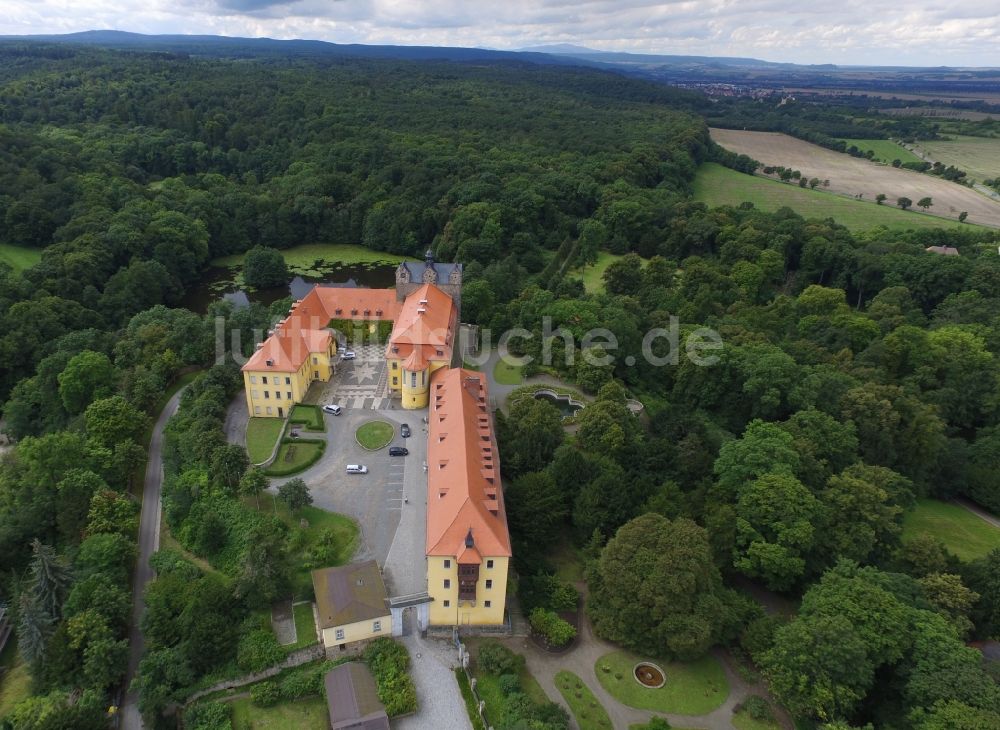 Luftaufnahme Ballenstedt - Gebäudekomplex im Schloßpark von Schloß in Ballenstedt im Bundesland Sachsen-Anhalt, Deutschland