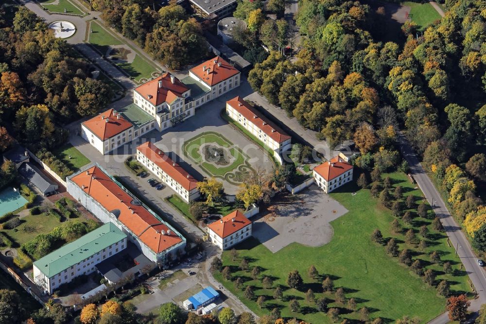 München aus der Vogelperspektive: Gebäudekomplex im Schloßpark von Schloß Fürstenried in München im Bundesland Bayern