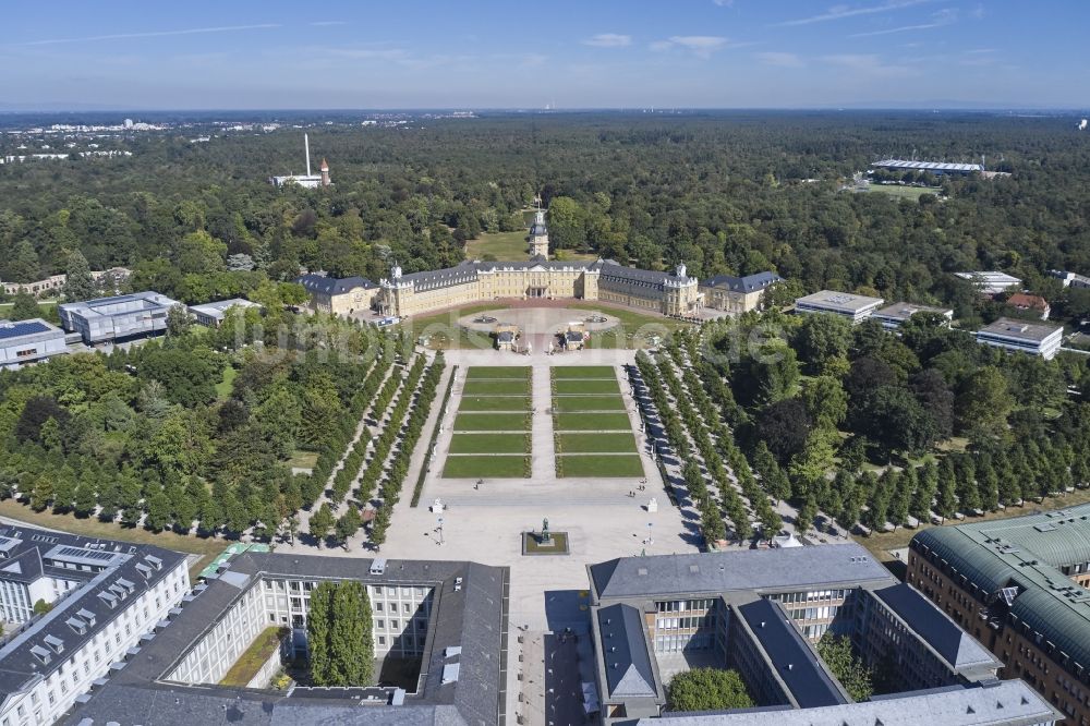 Luftbild Karlsruhe - Gebäudekomplex im Schloßpark von Schloß Karlsruhe in Karlsruhe im Bundesland Baden-Württemberg, Deutschland