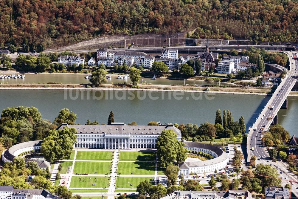 Koblenz von oben - Gebäudekomplex im Schloßpark von Schloß Koblenz in Koblenz im Bundesland Rheinland-Pfalz, Deutschland