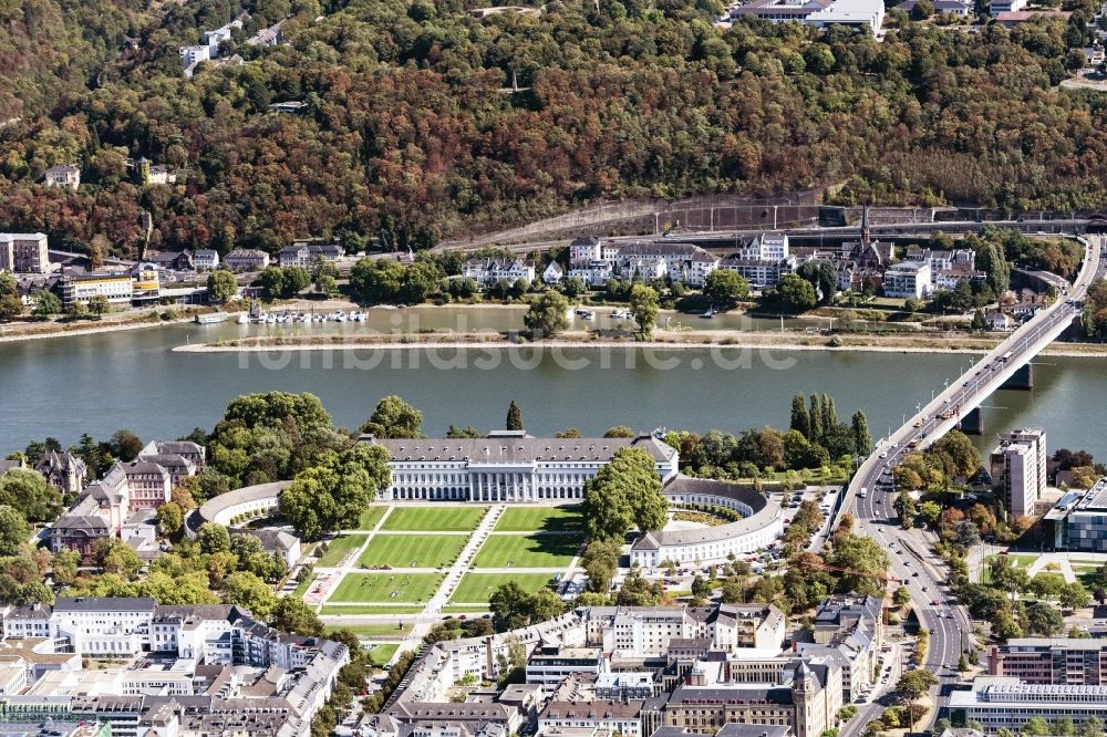 Luftbild Koblenz - Gebäudekomplex im Schloßpark von Schloß Koblenz in Koblenz im Bundesland Rheinland-Pfalz, Deutschland