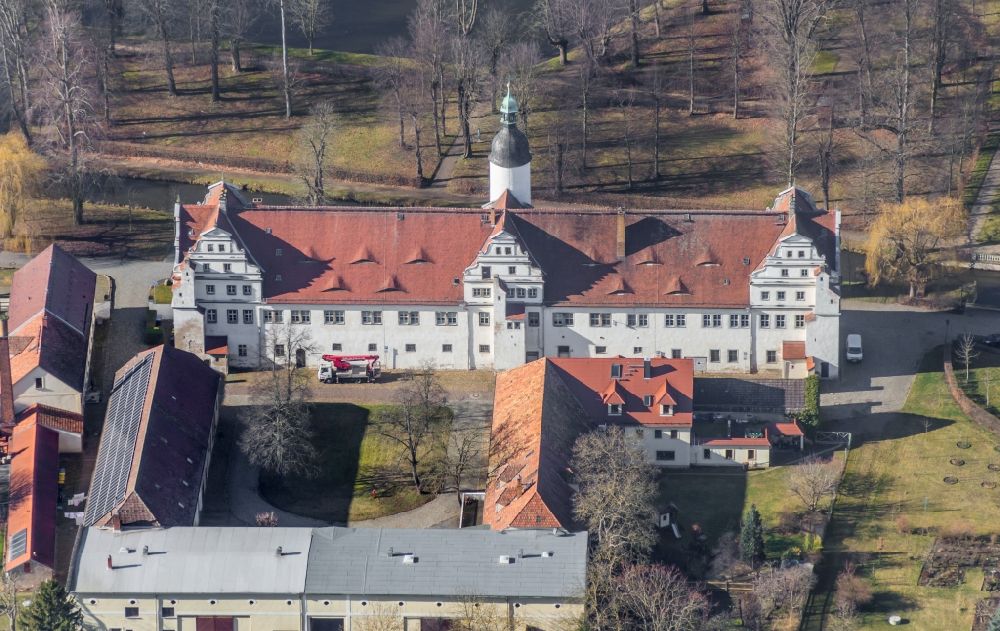 Großenhain aus der Vogelperspektive: Gebäudekomplex im Schloßpark von Schloss und Palais Zabeltitz in Großenhain im Bundesland Sachsen