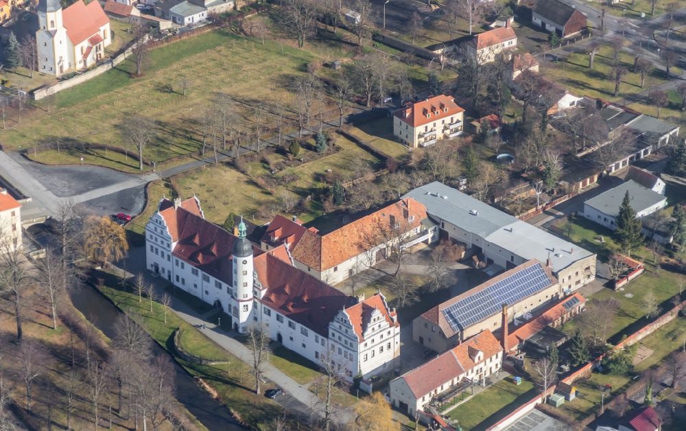 Großenhain aus der Vogelperspektive: Gebäudekomplex im Schloßpark von Schloss und Palais Zabeltitz in Großenhain im Bundesland Sachsen