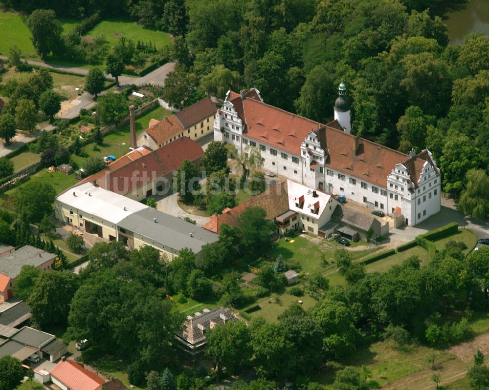 Großenhain von oben - Gebäudekomplex im Schloßpark von Schloss und Palais Zabeltitz in Großenhain im Bundesland Sachsen
