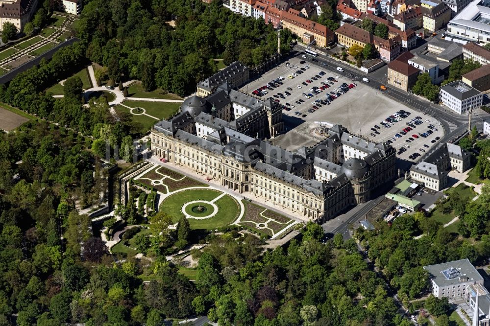Luftbild Würzburg - Gebäudekomplex im Schloßpark von Schloß Residenz Würzburg in Würzburg im Bundesland Bayern