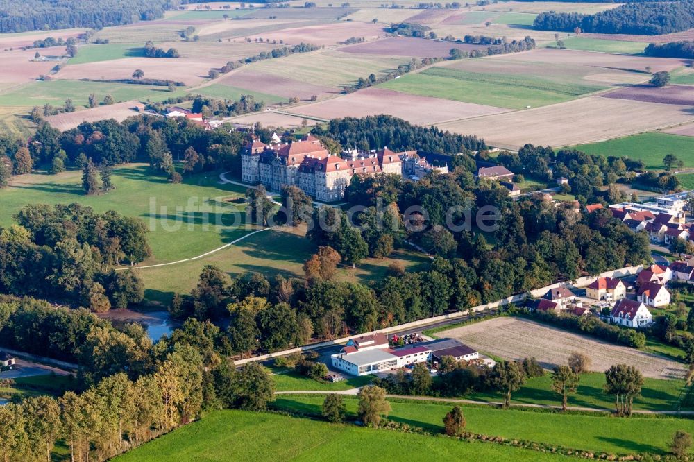Luftaufnahme Pommersfelden - Gebäudekomplex im Schloßpark von Schloß Schloss Weissenstein im Ortsteil Schloß Weißenstein in Pommersfelden im Bundesland Bayern, Deutschland