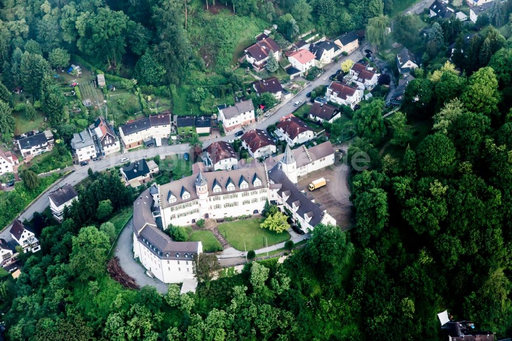 Luftbild Bensheim - Gebäudekomplex im Schloßpark von Schloß Schönberg im Ortsteil Schönberg in Bensheim im Bundesland Hessen, Deutschland