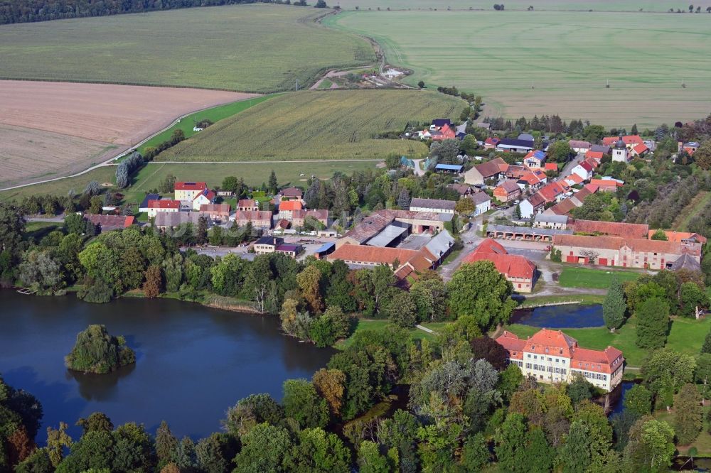 Luftaufnahme Seggerde - Gebäudekomplex im Schloßpark vom Schloß in Seggerde im Bundesland Sachsen-Anhalt, Deutschland